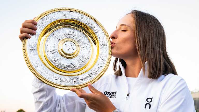 Swiatek is now 6-0 in her career in Grand Slam finals, and 12-1 in sets in those finals, too.